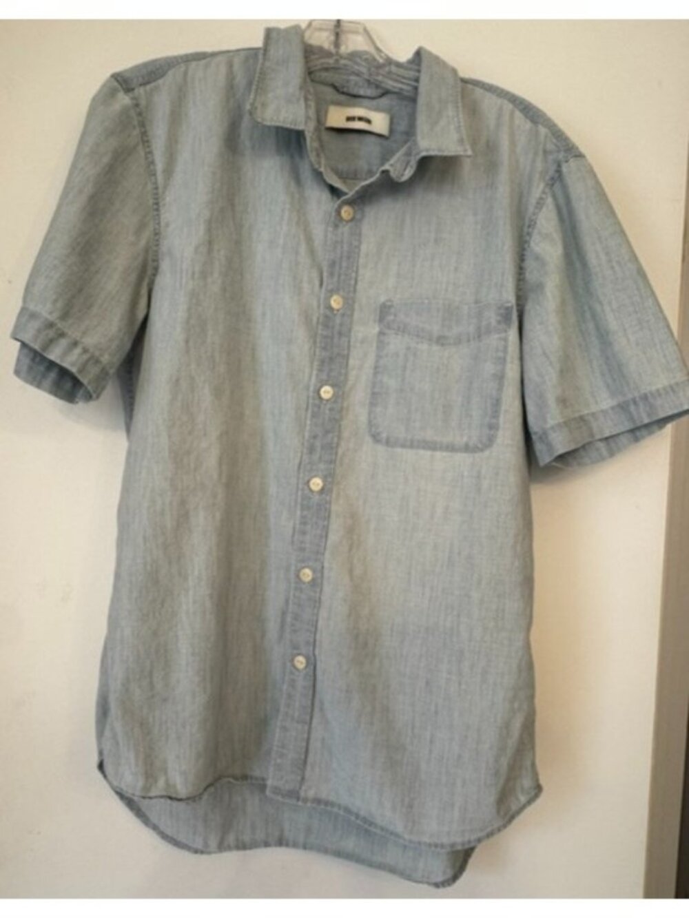 Buck Mason Chambray Short Sleeve Button-Up Shirt Light Denim Wash Men Medium